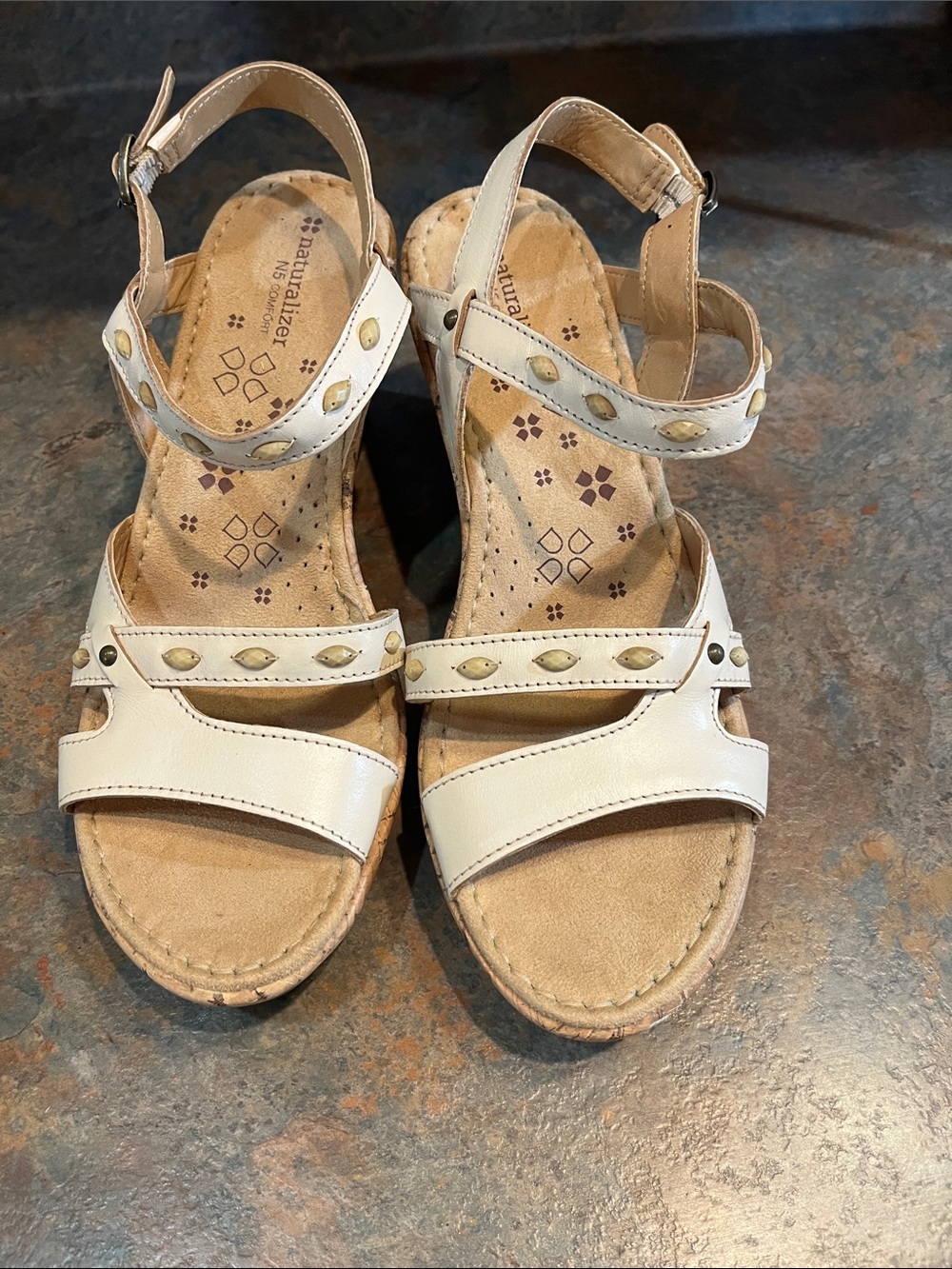 Vintage Naturalizer N5 Comfort size 11N white leather wedge sandals